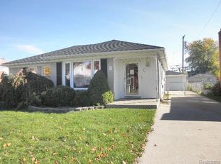 861 9th St, Wyandotte, MI 48192