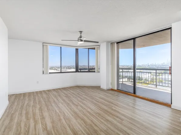 1705 Harmon Cove Tower image 16 of 49