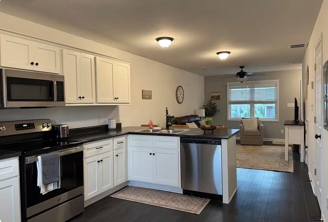 2 bed, 1000 sqft, $1,150 — Photo 4