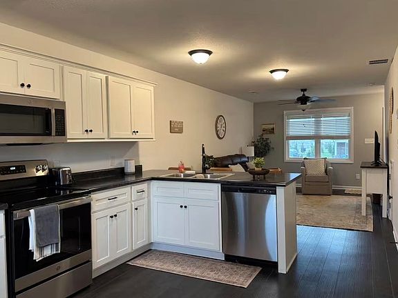 4th image of 100 Commerce St Unit A