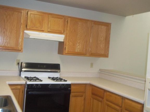 3rd image of 2773 N Pacific Dr