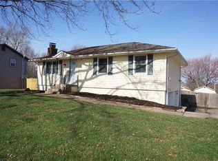 300 SE Flagstone Dr, Lees Summit, MO 64063