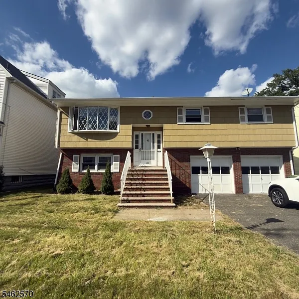 4 bed, 2.5 bath, $3,900 — Photo 1