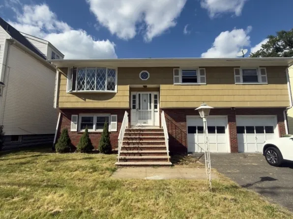 211 E 9th Ave, Roselle, NJ 07203