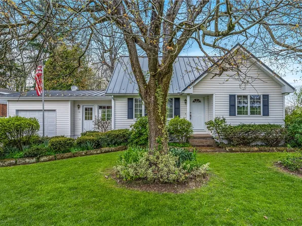 16 Oak Hill Dr, West Middlesex, PA 16159