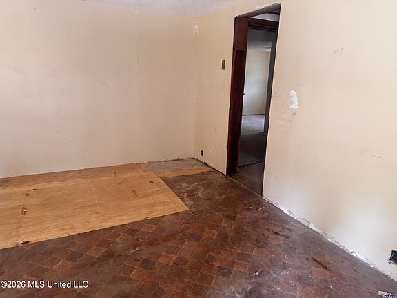 4th image of 3829 Victor St