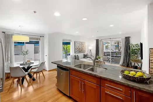 430 Galleria Dr — Photo 15