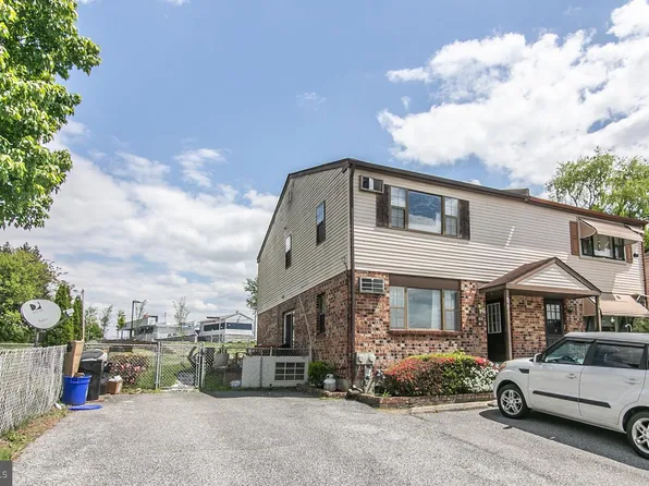 61 Aston Ct, Aston, PA 19014