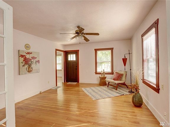 4th image of 2324 7th Ave SE