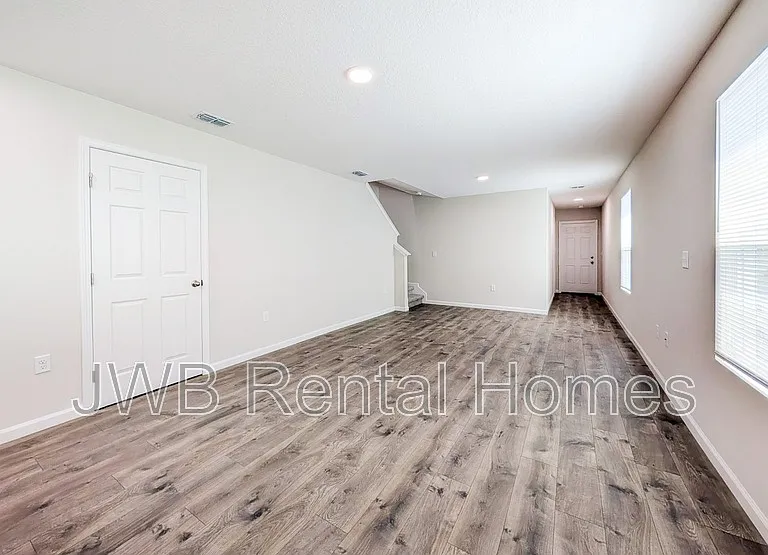 9097 India Ave — Photo 4