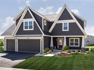 2527 Woods Dr, Victoria, MN 55386