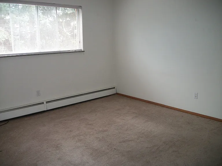 Kingston Place Apartments — Photo 37