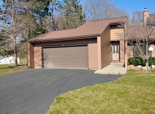 595 Maple Creek Dr, Holland, MI