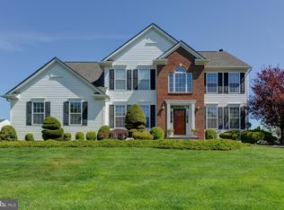 8 Shoreham Ct, East Windsor, NJ 08520