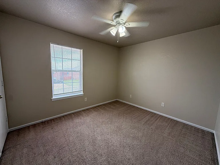 5807 Redstone Dr — Photo 13