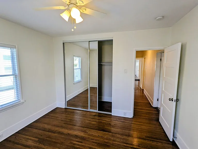 1517 E 1st St — Photo 10