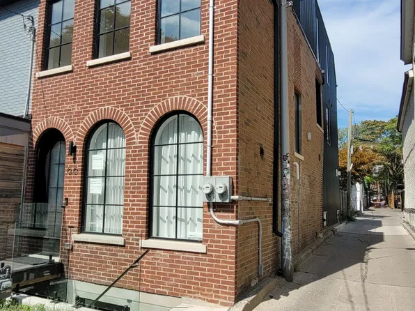 66 Argyle St, Toronto, ON M6J 1N9