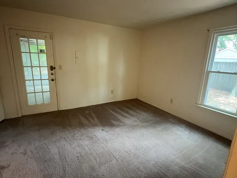 921 Wickford Dr — Photo 14