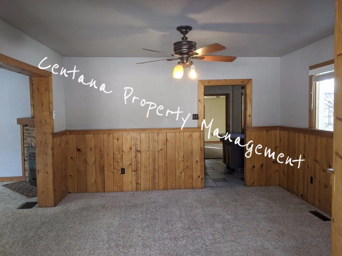 Great 2 bedroom house on the flats! 2 Car garage and fenced yard. — Photo 3