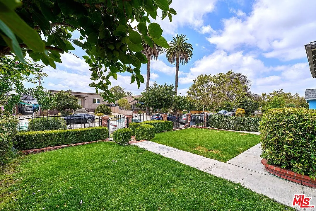 3 bed, 2.0 bath, 1776 sqft, $5,290 — Photo 3