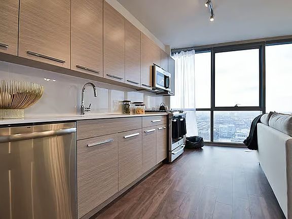 2nd image of 934 W Madison St #1104