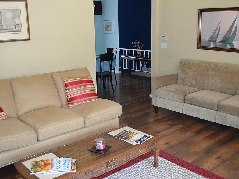 1009 Sycamore Dr — Photo 3