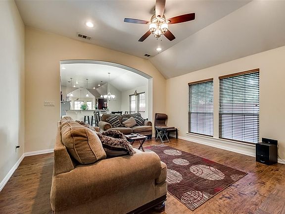 4th image of 604 E Hundley Dr