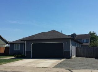 25 Sandalwood Loop, Creswell, OR 97426