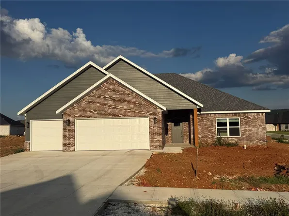 110 N Bloodhound Ave, Farmington, AR 72730