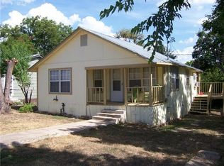 1004 Scheh St, Lockhart, TX 78644