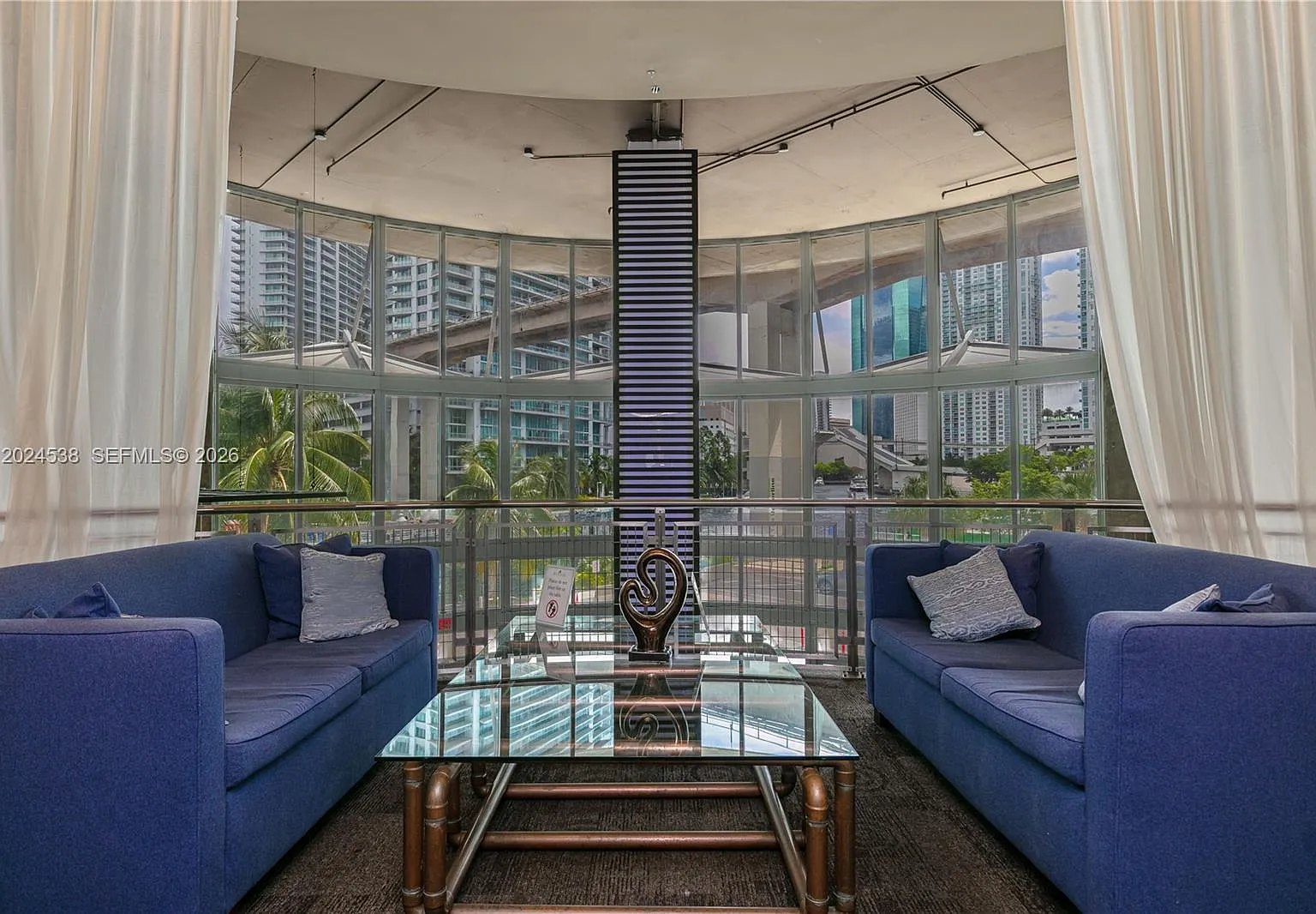 Neo Vertika Condo — Photo 3