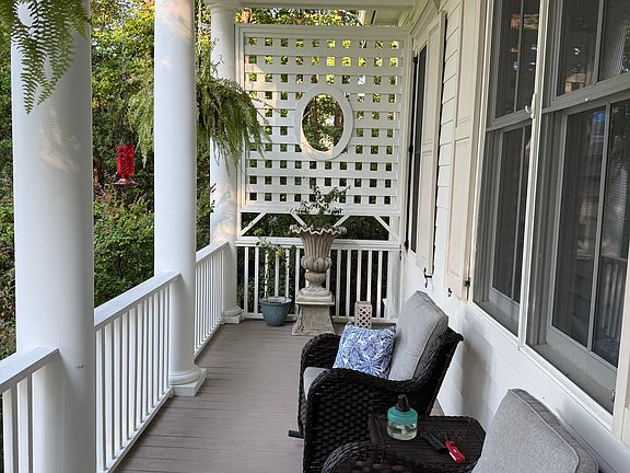 5th image of 722 Bounty Square Dr