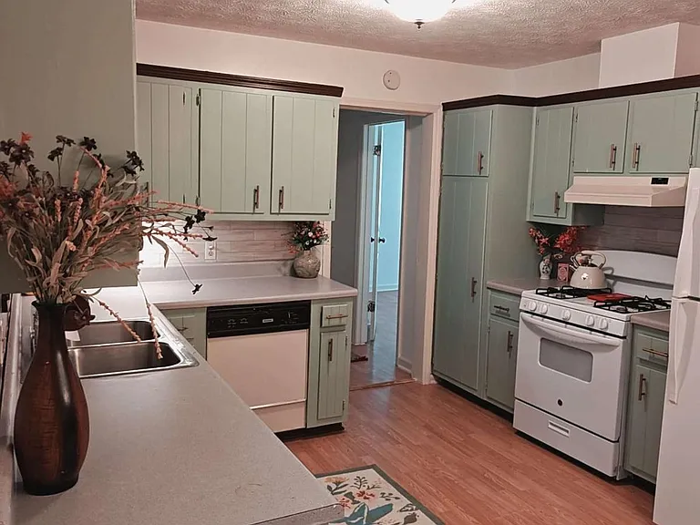 4400 Winding Creek Dr — Photo 1