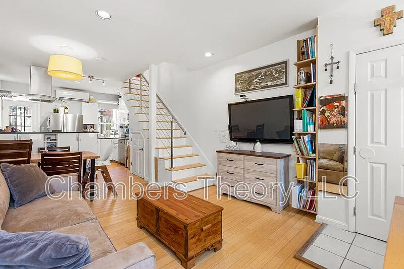 1 bed, 1.0 bath, 740 sqft, $2,800 — Photo 1