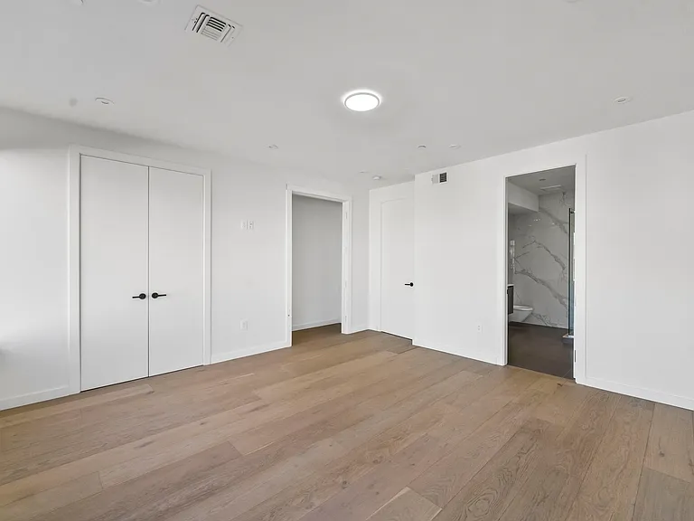 222 Washington Pl — Photo 3