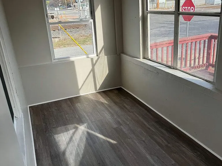 4604 Johnson Ave — Photo 18