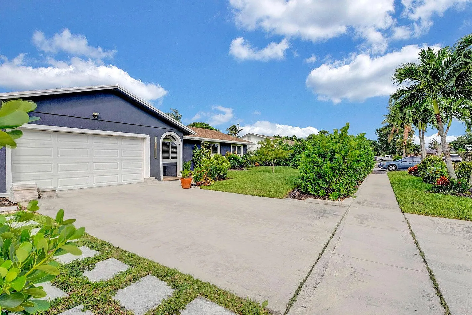 3 bed, 2.0 bath, 1578 sqft, $5,000 — Photo 2