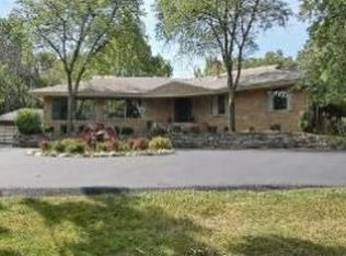 87 Brinker Rd, Barrington, IL 60010