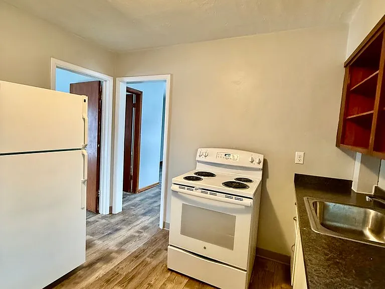 239 2nd Ave SE — Photo 5