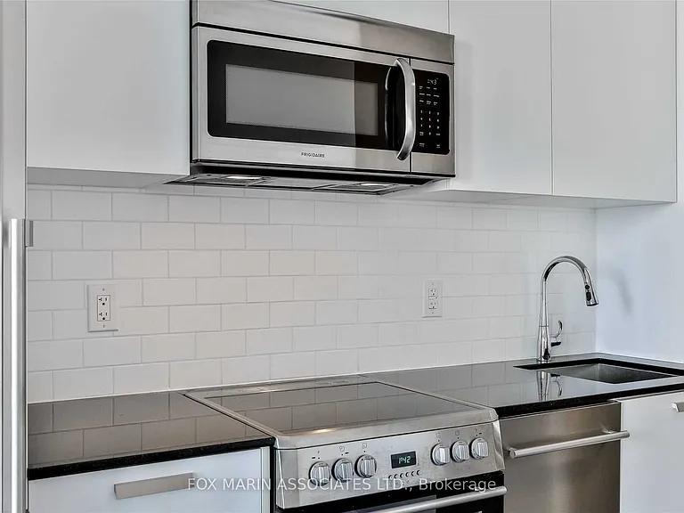 42 Charles St E #2108 — Photo 4