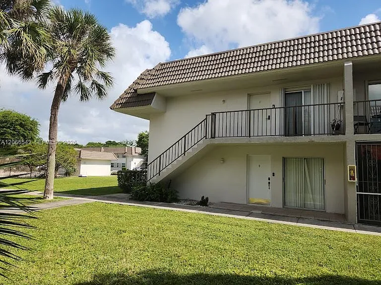7071 SW 129th Ave #4 — Photo 2