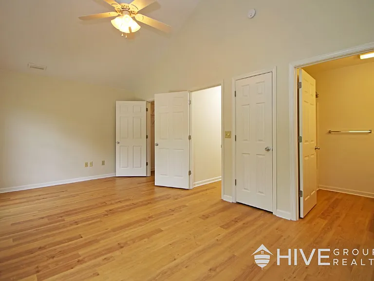2411 Avonlea Ln — Photo 10