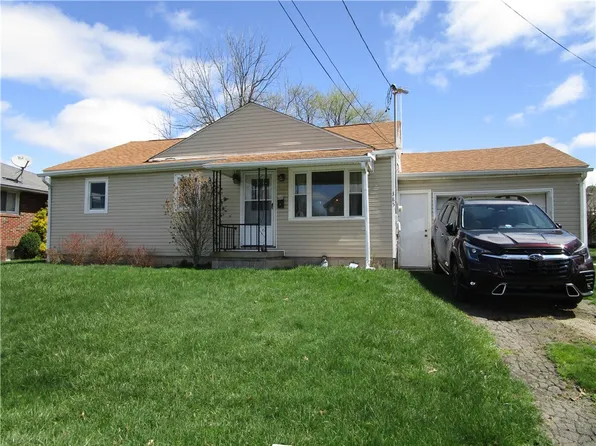 385 Emerson Ave, Farrell, PA 16121