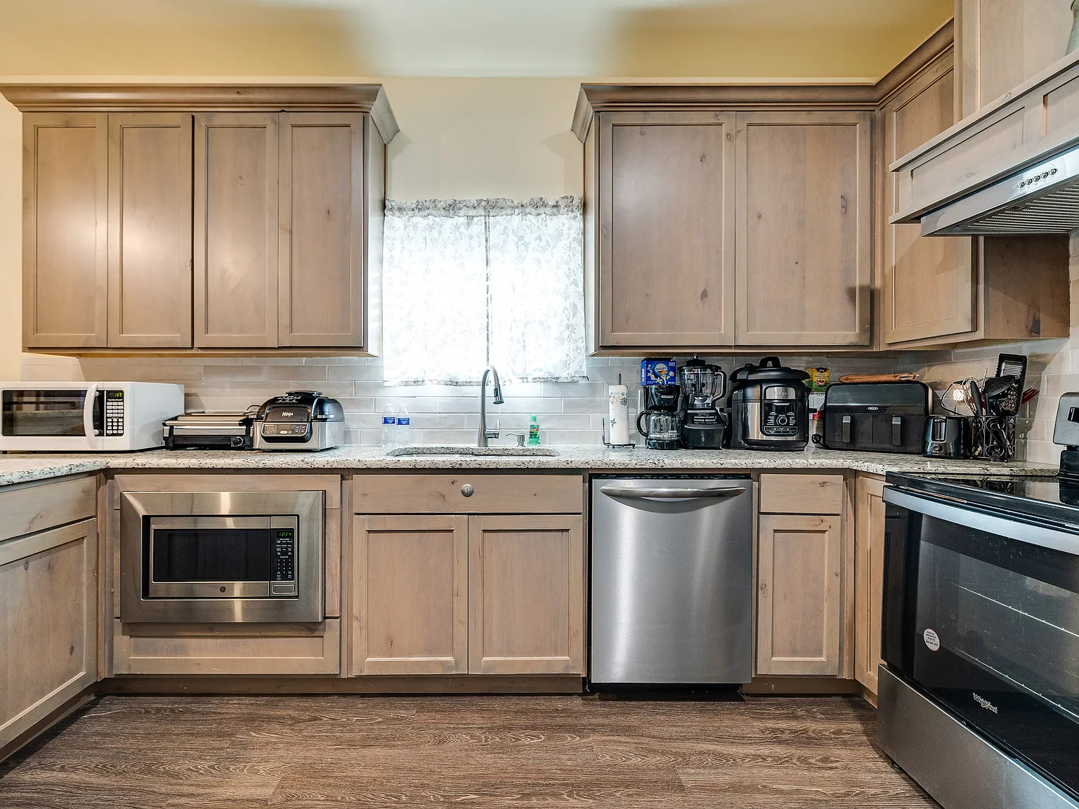 3 bed, 1650 sqft, $2,080 — Photo 3