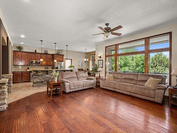 5th image of 2411 S Windsor Dr