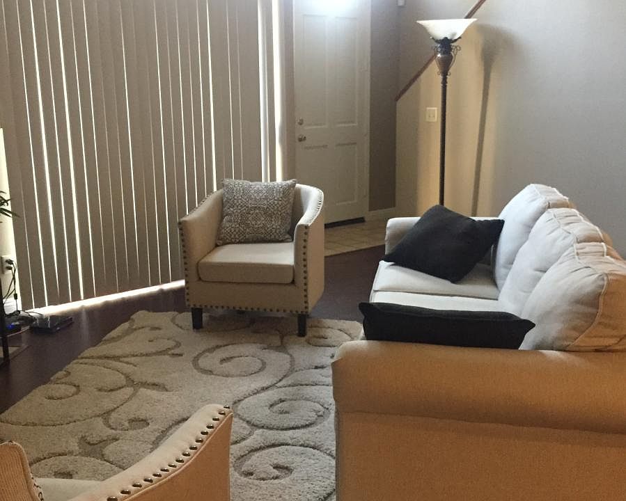 1st image of 64 N Oak Ave