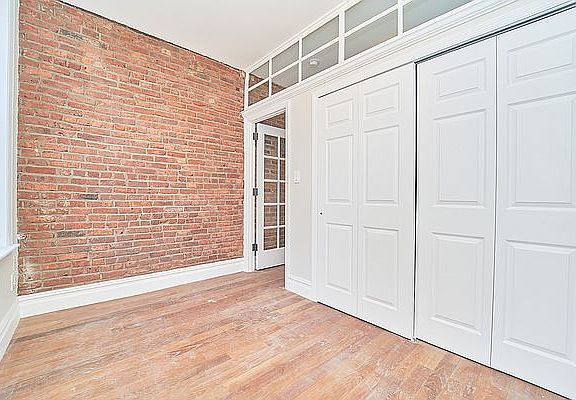 5th image of 207 W 10th St APT 2C