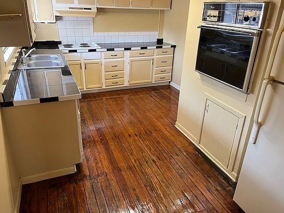 4th image of 725 Formosa Ave Unit 2