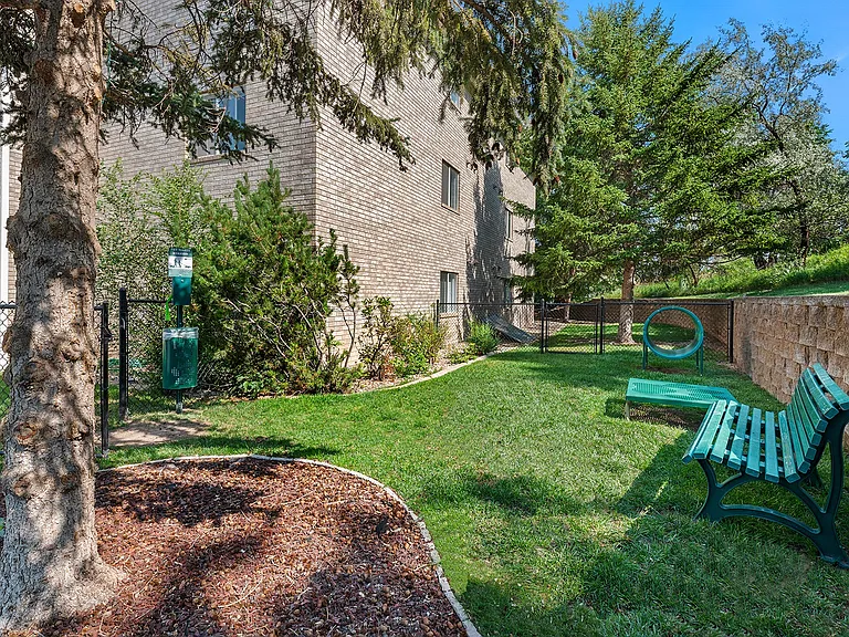 Alps Park Apartments — Photo 14