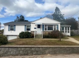 14 Vincenzo Dr, West Warwick, RI 02893